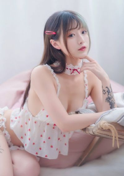 纳粹女子亲卫队完整版电影在线_十万网红美女美酱