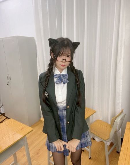 张津瑜12分04秒未删减_超清在线播放
